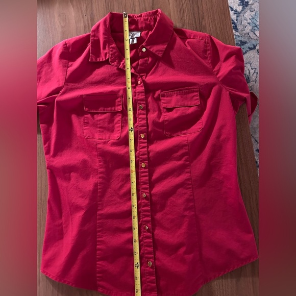 Worthington Stretch M women’s berry button down blouse, gold buttons, work sexy - Picture 3 of 6